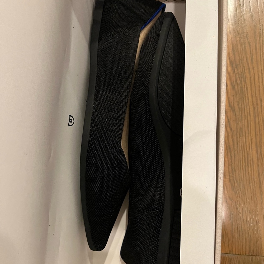 NIB Solid Black The Point Rothy’s size 8.5 - Picture 6 of 7